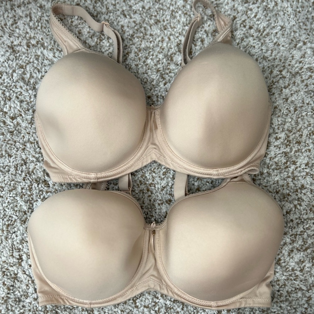 Two Wacoal bras size 34DD.